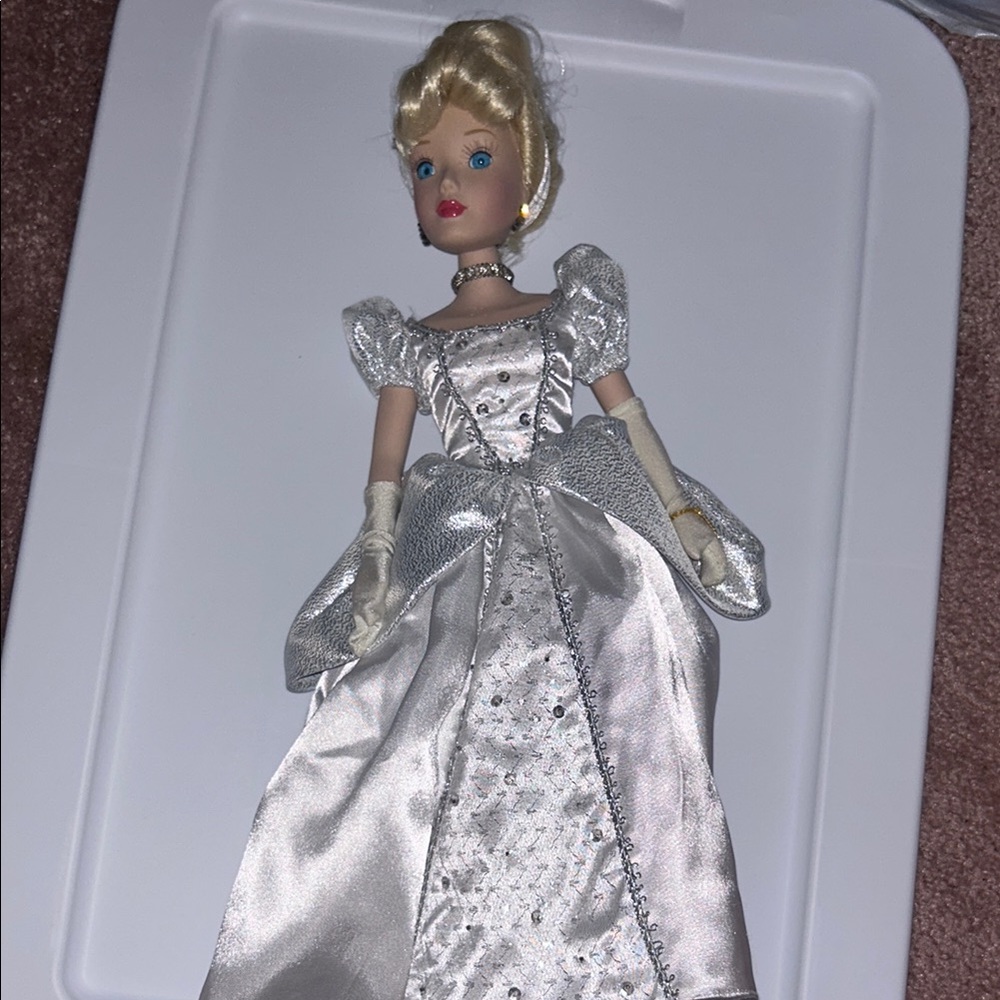 Vintage Cinderella Porcelain Keepsake Doll Brass Key Classic Collection